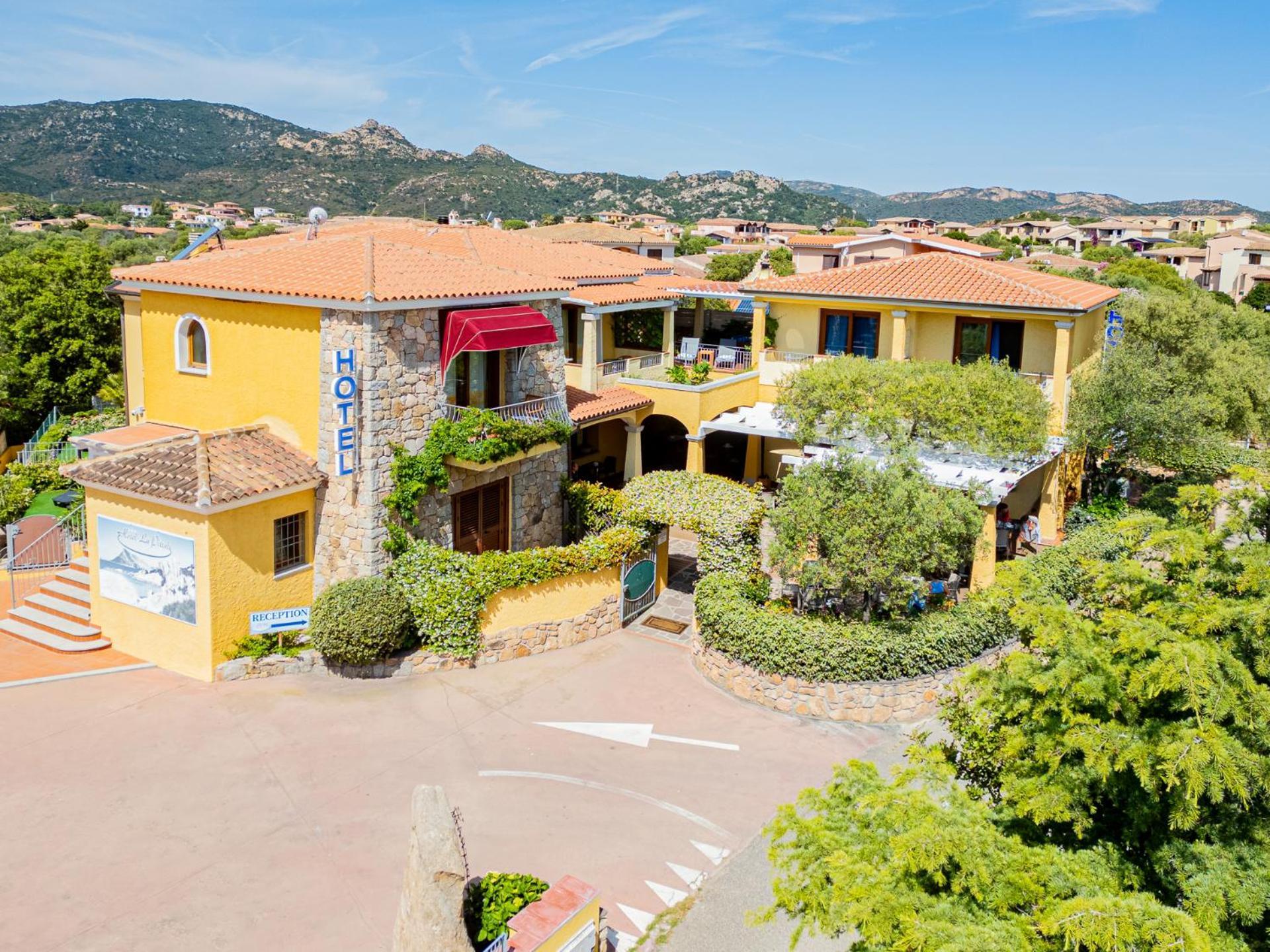 Hotel Lu Pitrali San Teodoro  Exteriör bild