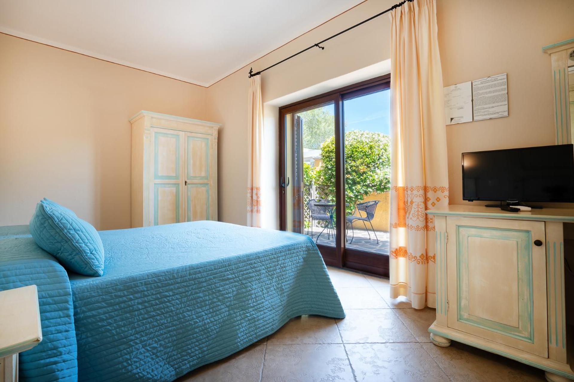 Hotel Lu Pitrali San Teodoro  Exteriör bild