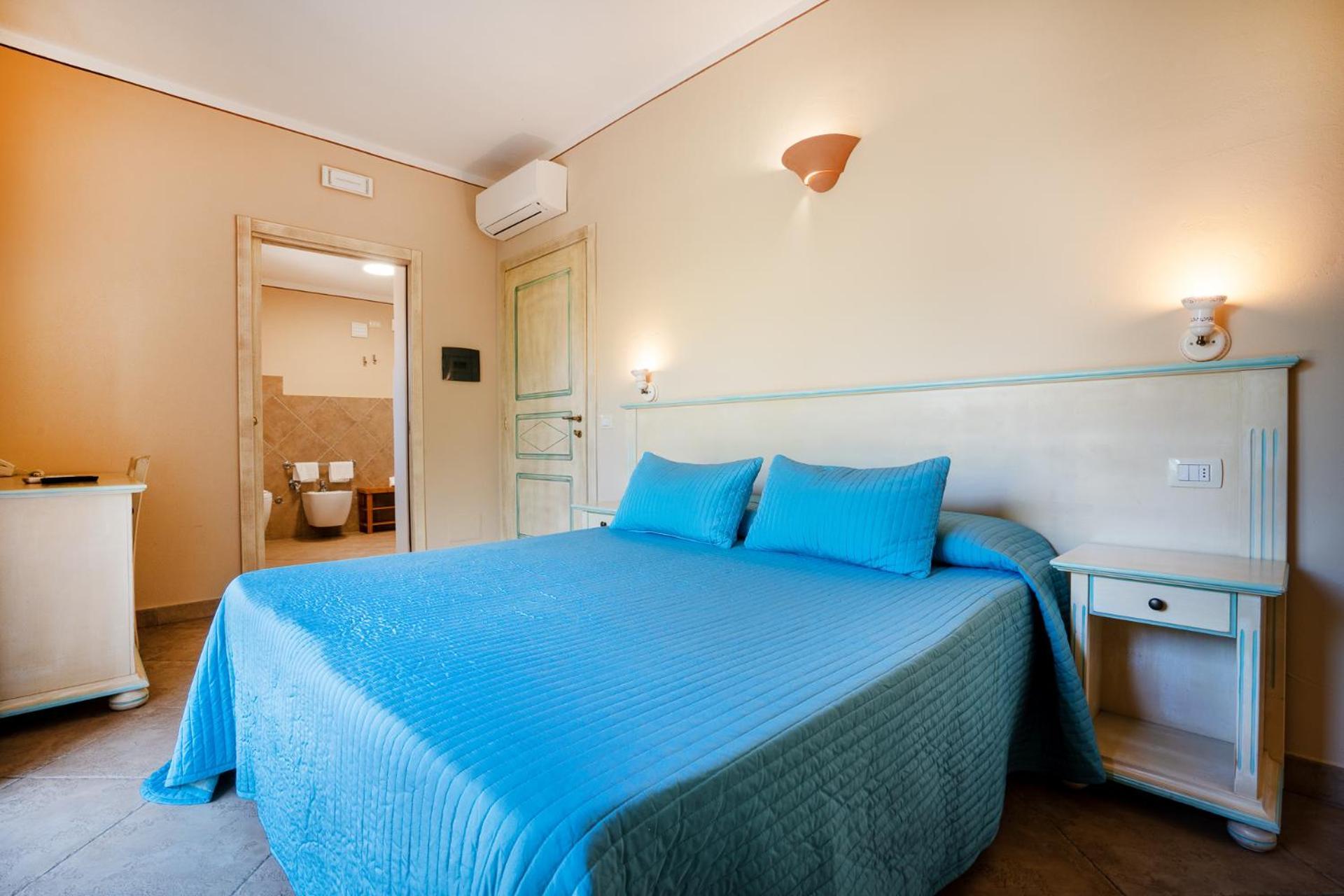 Hotel Lu Pitrali San Teodoro  Exteriör bild