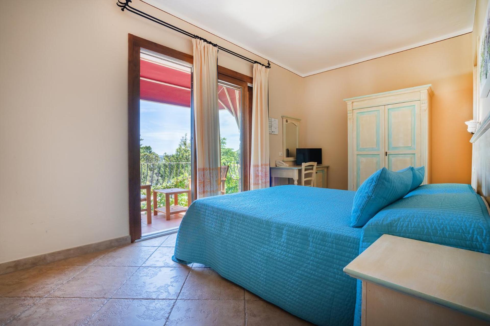 Hotel Lu Pitrali San Teodoro  Exteriör bild