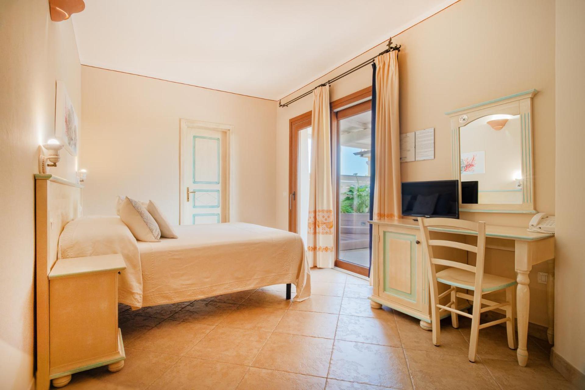 Hotel Lu Pitrali San Teodoro  Exteriör bild