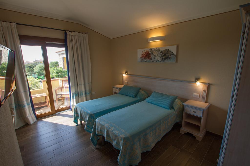 Hotel Lu Pitrali San Teodoro  Exteriör bild